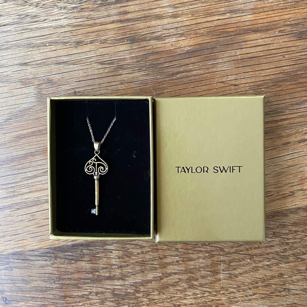 Taylor Swift Gold Key Pendant Necklace from original drop!!